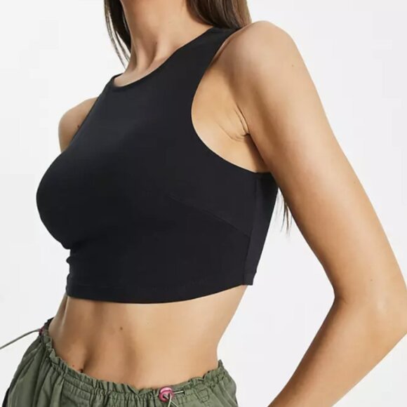 ASOS DESIGN 2 pack high neck super crop tops in black and white - Picture 3 of 4